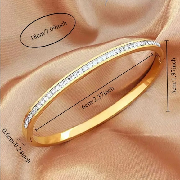 Luxurious Golden-Tone Titanium Steel Bangles Cuff Bracelet - Picture 5 of 7